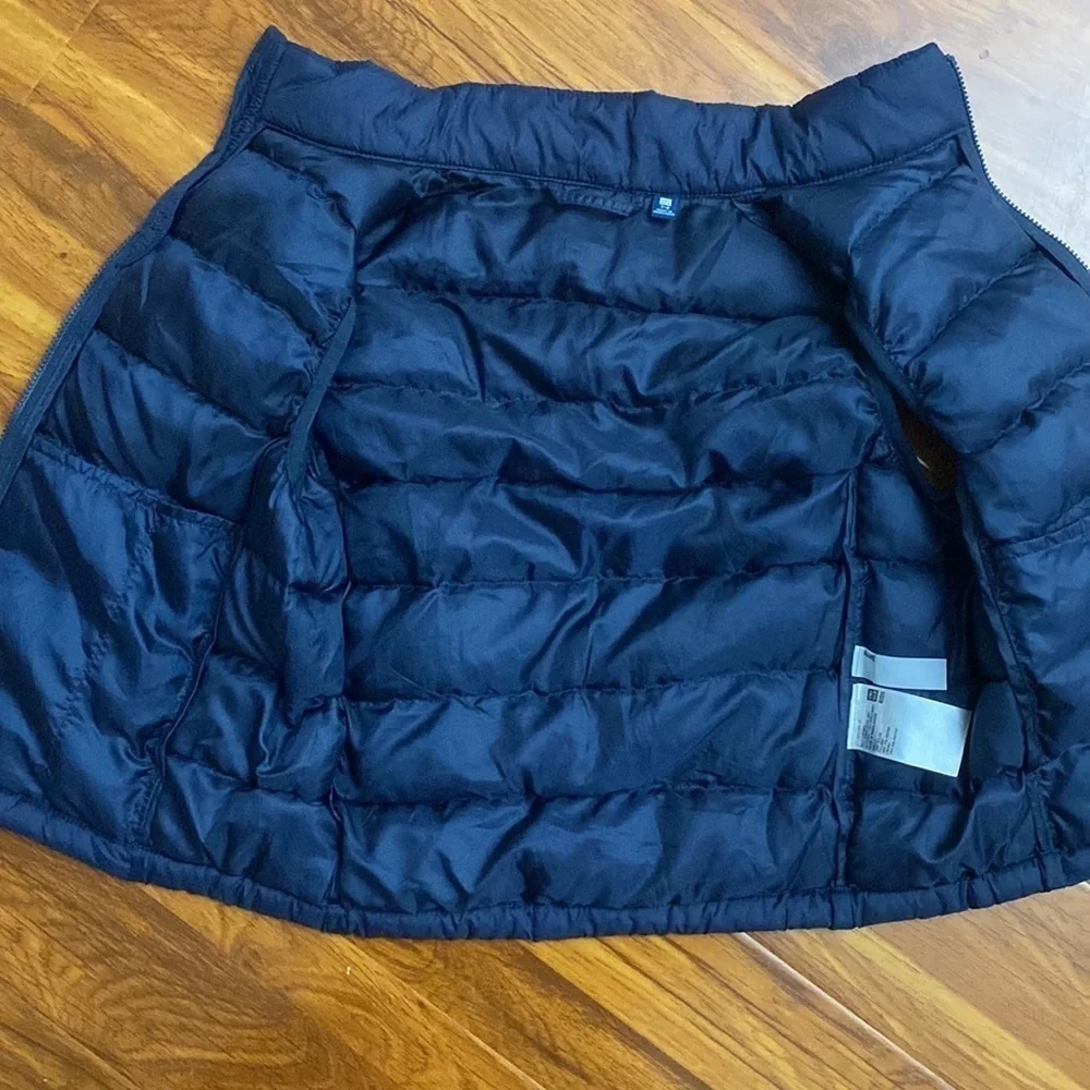 ❤️3 for $15!❤️ Uniqlo padded vest. Light and warm. Blue, size 7-8. - Picture 4 of 8